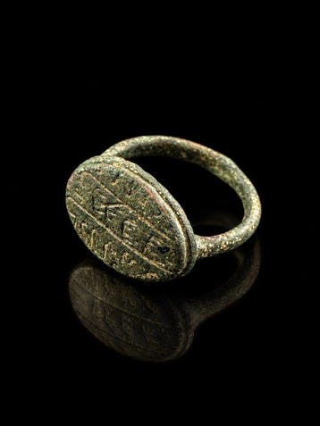 Byzantijns Brons Byzantijnse bronzen ring met inscriptie en