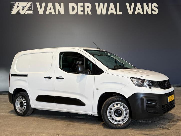Peugeot Partner 1.5 BlueHDI 102pk L1H1 inrichting Omvormer E, Auto's, Bestelauto's, Dealer onderhouden, Lease, Zwart, Handgeschakeld