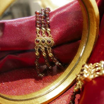 Antieke granaat kralenarmband met gouden siersluiting; An..., Gebruikt, Ophalen of Verzenden, Met edelsteen, Goud