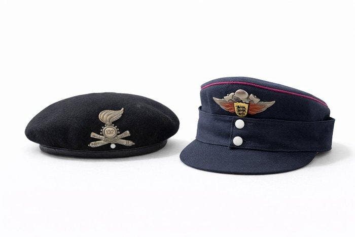 Themacollectie - Militaire berets, Antiek en Kunst, Antiek | Speelgoed