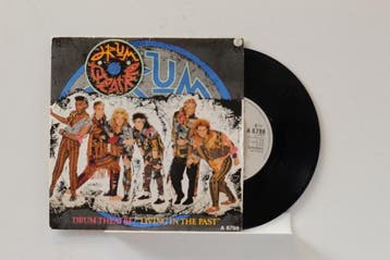 vinyl single 7 inch - Drum Theatre - Living In The Past, Verzenden, Zo goed als nieuw, 7 inch, Overige genres