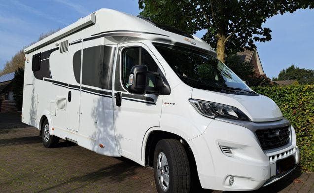 4 pers. Carado camper huren in Barendrecht? Vanaf € 132 p.d., Caravans en Kamperen, Verhuur