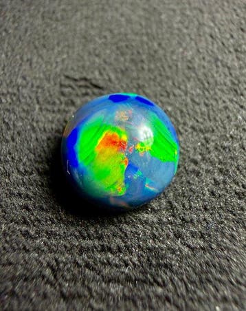 Opaal Prachtige Ethiopische zwarte opaal cabochon. Echt