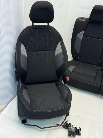Peugeot 2008 bj.2017 bekledingset stoelen compleet zwart, Gebruikt, Peugeot