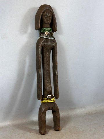 African Mumuye Female Statue - Nigeria. (Zonder