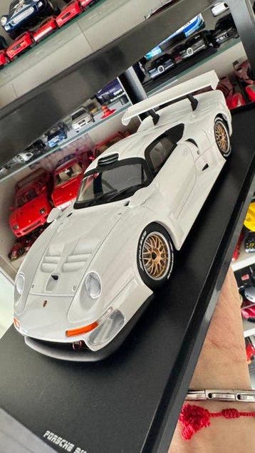 Werk83 1:18 - Modelauto - Porsche 911 GT1 Plain Body Version, Hobby en Vrije tijd, Nieuw