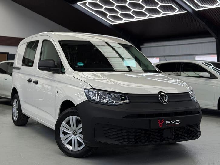 Volkswagen Caddy Cargo 1.5 TSI Camera CarPlay, Auto's, Bestelauto's, Onderhoudsboekje, Lease, Zwart, Handgeschakeld, Wit, Gebruikt
