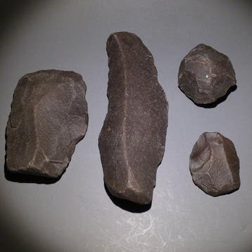 Neolithisch Grote vuurstenen.<br>17 cm lang.<br>Mes - 5000