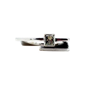 Witgouden design ring met groene diamant 14 karaat, Verzenden, Zo goed als nieuw, Goud