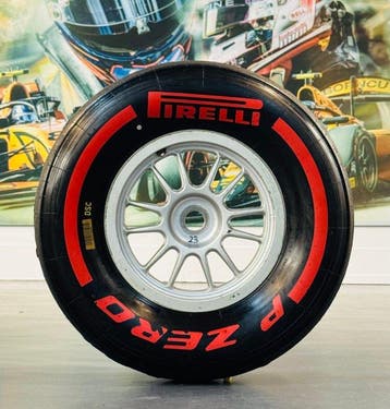 Wiel compleet met band - Pirelli - O.Z - Formule 1, Verzamelen, Nieuw