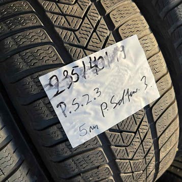 2 x Pirelli Sottozero 3 235-40-19 Winterbanden 5mm, 19 inch, Gebruikt, 235 mm, Band(en)