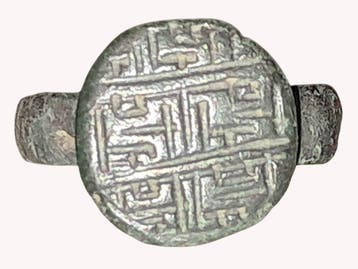 Viking periode Brons, -Mooi ring met runen,
