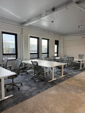 Refurbished Herman Miller Bureaustoelen - Op Voorraad, Verzenden, Zo goed als nieuw, Grijs, Bureaustoel