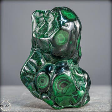 Uitzonderlijke malachiet-sculptuur – de levende energie van