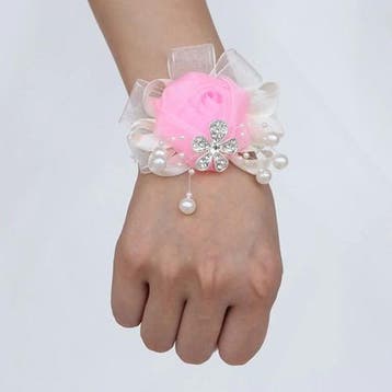 Luxe polscorsage roze satijnroos met broche en parels kant, Ophalen of Verzenden, Nieuw