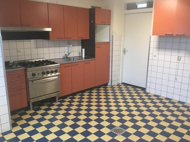 Woning te huur in Waalwijk - 20 m² - 1 kamer(s), Huizen en Kamers, Huizen te huur, Noord-Brabant, Overige soorten