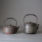 Tetsubin  (kettle) - IJzer (gegoten) - Japan - Halverwege