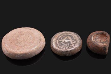 Nabije Oosten Terracotta Drie stuks terracotta fiches,