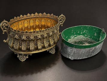 Jardinière - Messing repoussé uit de late 19e eeuw - Grote