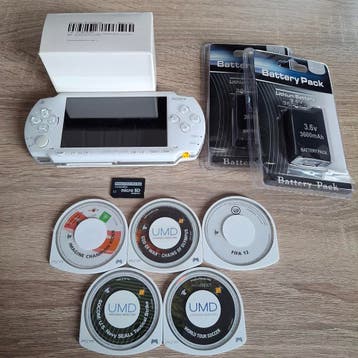 PSP 1004  wit Complete Set  + 32GB game card met TOP-games, Nieuw