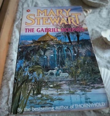 Mary Stewart - The Gabriel Hounds - English, Gelezen