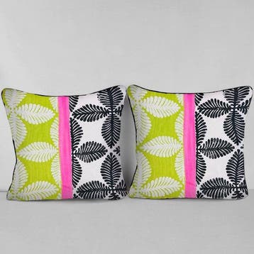 New pair of cushions made with Designers Guild fabric -, Antiek en Kunst