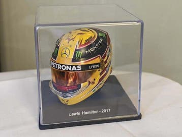 Spark 1:5 - Modelauto - Bell HP7 - Lewis Hamilton 2017, Nieuw