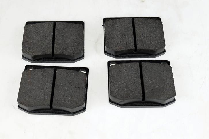 Remblokset voorzijde SAAB 90, 99 en 900 tot 1993, Auto-onderdelen, Remmen en Aandrijving, Ophalen of Verzenden