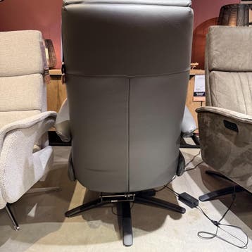 Sta-op Relaxfauteuil Initio - Leder Antraciet - Pronto Wonen, Huis en Inrichting, Nieuw, Ophalen of Verzenden, Modern, 50 tot 75 cm