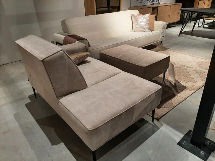 Puglia 3.5-zitsbank incl. hocker & divan **SHOWROOMMODEL**, Huis en Inrichting, Banken | Voetenbanken en Poefen, Nieuw, Stof