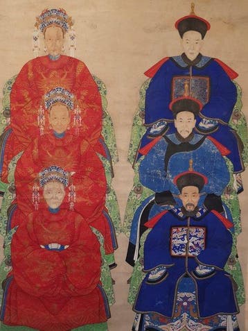 19e-eeuwse Qing-dynastie Chinese voorouderportretrol – Drie