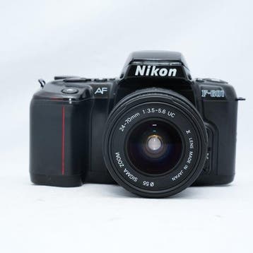 Nikon F-601 with Sigma 24-70mm f/3.5-5.6 UC lens Analoge, Nieuw