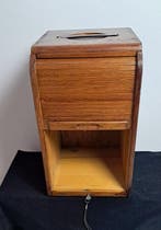 roller shutter cabinet, with its own key. - Archiefkast -