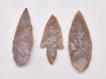 Neolithisch Jasper, Flint 3 geweldige pijlpunten 4 cm tot 5