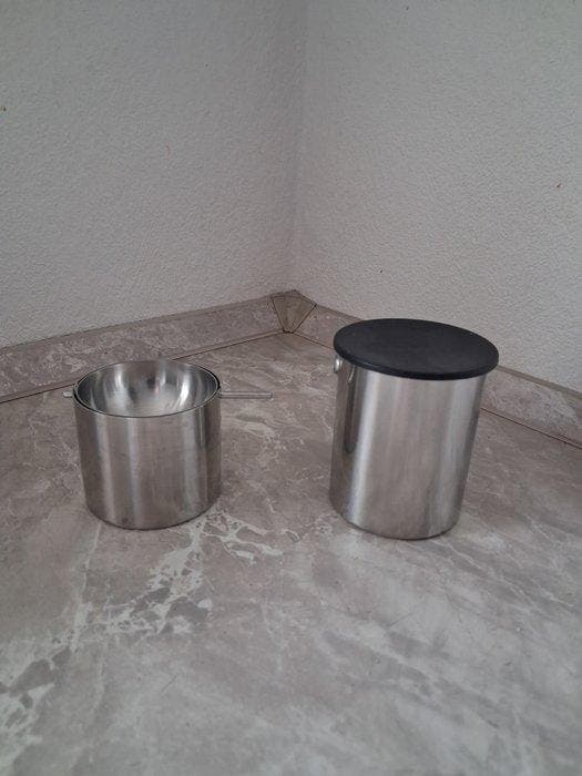 Stelton - Arne Jacobsen - Asbak (2) - Metaal, Staal, Antiek en Kunst, Antiek | Meubels | Stoelen en Banken