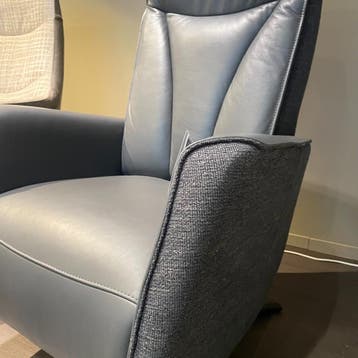 Lerira Sta-Op Fauteuil - Elektrisch, Verwarming En Massage -, Huis en Inrichting, Fauteuils, Ophalen of Verzenden, Nieuw, Leer