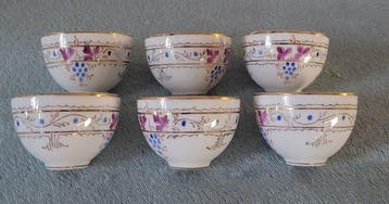 Imperial Russian Kuznetsov Grape Vine Pialas, c. 1900 - Kom