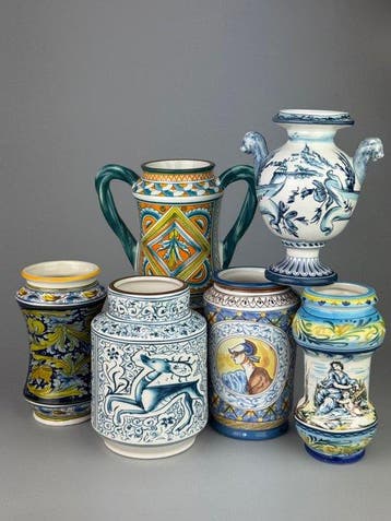 Kruik - Keramiek - Verzameling van zes decoratieve