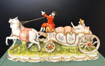 Tiche, Capodimonte - Beeldje - Large horse-drawn carriage -