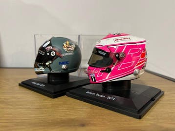 Spark 1:5 - Model raceauto (2) - Special Edition Helmet Pack, Nieuw