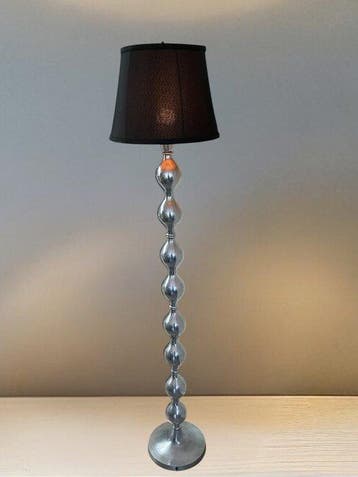 Staande lamp - strakke zilveren hoge vloerlamp - chroom