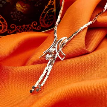 Witgouden ketting met vaste hanger; Saffier, Gebruikt, Ophalen of Verzenden, Met edelsteen, Goud