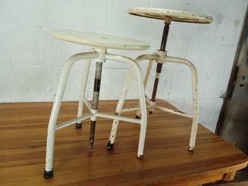 Kruk (2) - Industriële hoogteverstelbare draaistoelen -
