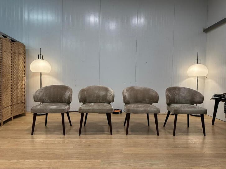 NIEUWSTAAT Minotti Aston Armchair + GARANTIE NP: €1.958 p/st, Huis en Inrichting, Stoelen, Vijf, Zes of meer stoelen, Grijs, Zo goed als nieuw