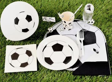 10 Voetbal placemats zwart wit rond nu 4,95, Ophalen of Verzenden, Nieuw, Versiering, Verjaardag