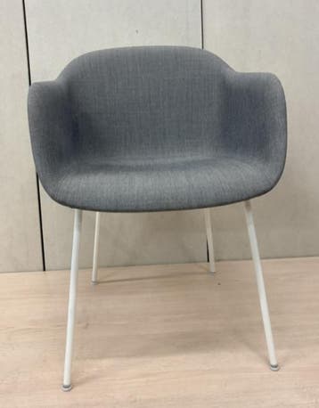 Grey Soft Armchair - Muuto Fiber (Armstoel, Wit, Grijs), Ophalen of Verzenden, Gebruikt