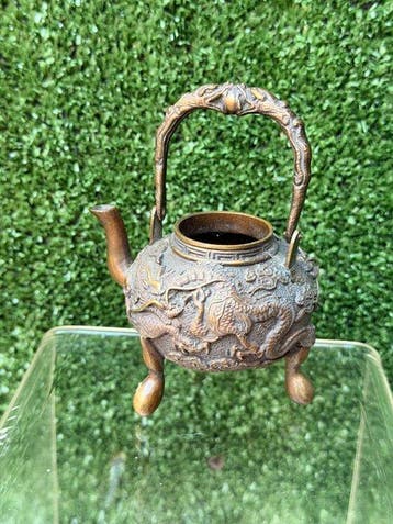 Kleine bronzen theepot. - Japan - Meiji periode (1868-1912)
