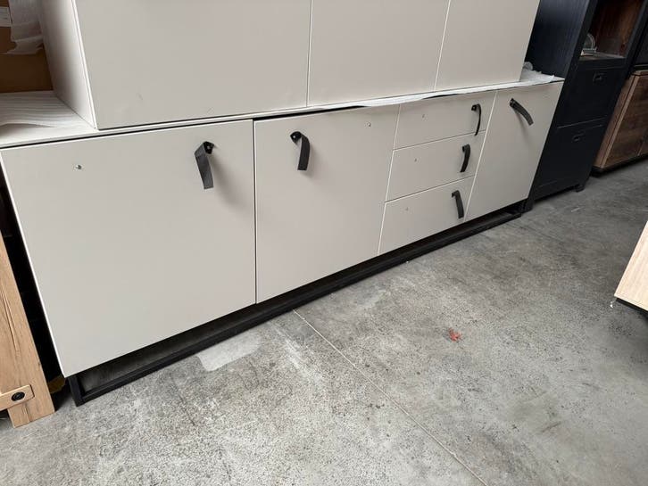 Stuttgart dressoir, kleur ivory, Huis en Inrichting, Kasten | Dressoirs, Nieuw, Metaal, Overige materialen