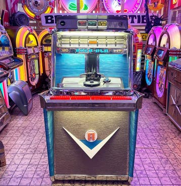 Rock-Ola 1468 Tempo 1 Jukebox 120 (1959) - Gerestaureerd, Ophalen, Gebruikt