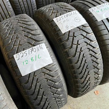 2 x Goodyear UltraGrip 225-70-16 4 Seizoenbanden 8mm, Auto-onderdelen, Banden en Velgen, Gebruikt, 16 inch, Ophalen of Verzenden